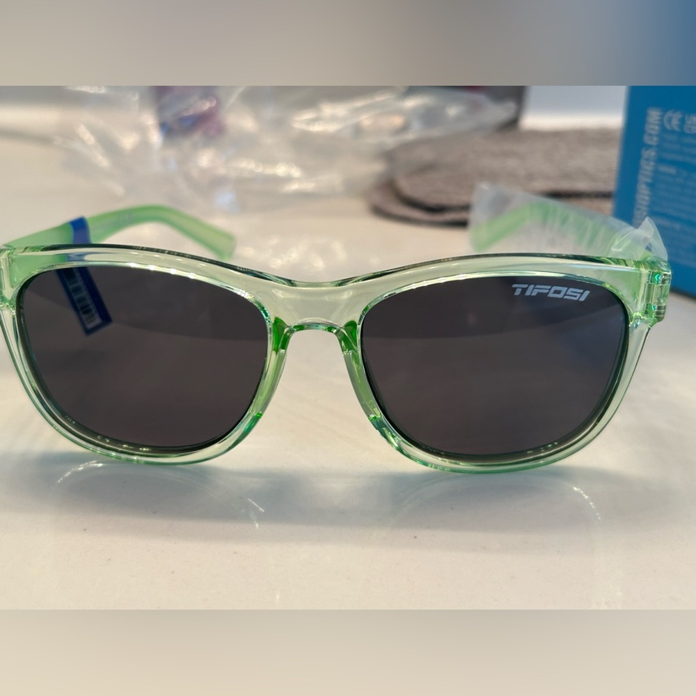 TIFOSI sunglasses BNIB UNISEX green